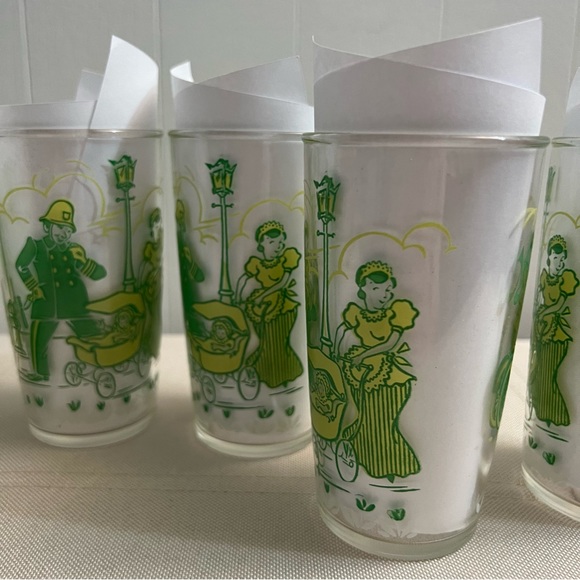 Vintage Maxwell 1907 Sour Cream Glasses Set of 7 - Picture 5 of 7